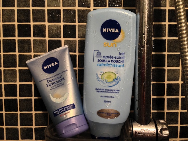 lait-après-soleil-sous-la-douche-et-gommage-doux-nivea