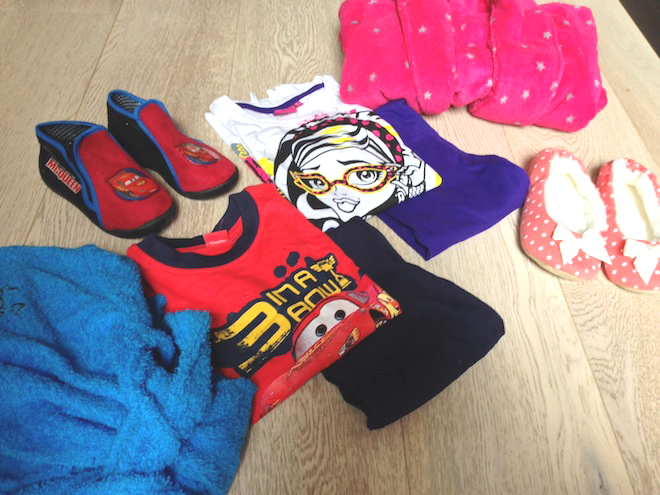 Ensemble-pyjamas-cars-monster-high-kiabi