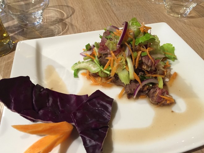 salade de boeuf à la citronnelle IThaï restaurant Thaïlandais Boulogne-billancourt