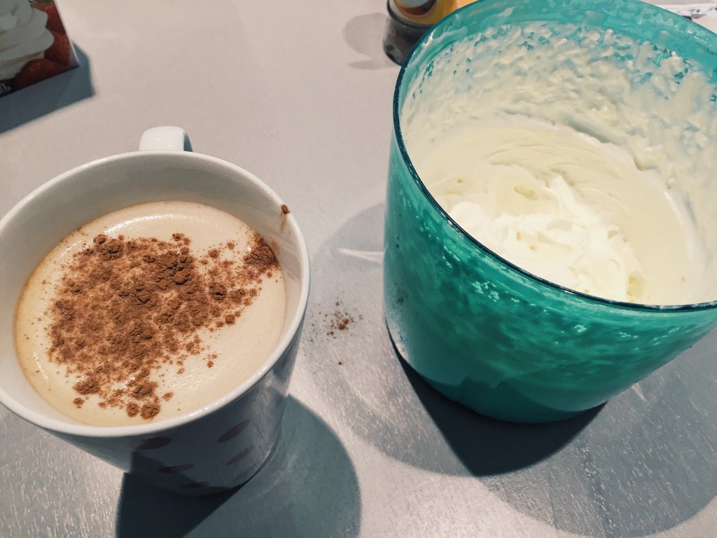 Café latte cannelle et pépites de chocolat