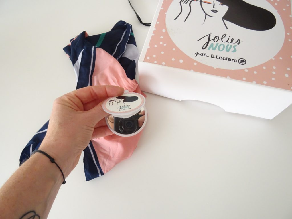 Comment se coiffer à l'aide d'un foulard - Jolies Nous